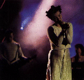 Bj�rk singing live